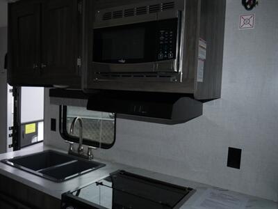 2020 Highland Ridge Mesa Ridge 171RD   - Photo 5 - Puyallup, WA 98373