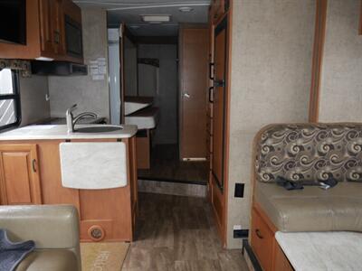 2016 Forest River Sunseeker 2700DS-CD   - Photo 11 - Puyallup, WA 98373