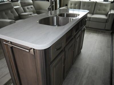 2019 Keystone Montana 20th Anniversary 3930FB   - Photo 10 - Puyallup, WA 98373