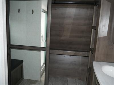 2019 Keystone Montana 20th Anniversary 3930FB   - Photo 20 - Puyallup, WA 98373