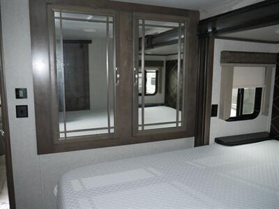 2019 Keystone Montana 20th Anniversary 3930FB   - Photo 15 - Puyallup, WA 98373