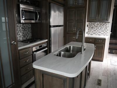 2019 Keystone Montana 20th Anniversary 3930FB   - Photo 5 - Puyallup, WA 98373