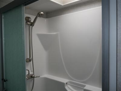 2019 Keystone Montana 20th Anniversary 3930FB   - Photo 22 - Puyallup, WA 98373