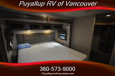 2017 FOREST RIVER ROCKWOOD WINDJAMMER 3001   - Photo 19 - Vancouver, WA 98682-4901