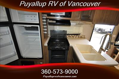 2017 FOREST RIVER ROCKWOOD WINDJAMMER 3001   - Photo 17 - Vancouver, WA 98682-4901