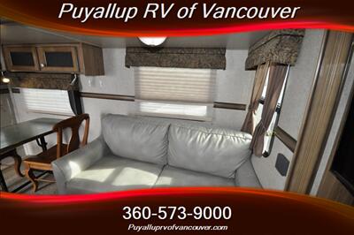 2017 FOREST RIVER ROCKWOOD WINDJAMMER 3001   - Photo 8 - Vancouver, WA 98682-4901