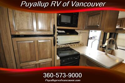 2017 FOREST RIVER ROCKWOOD WINDJAMMER 3001   - Photo 16 - Vancouver, WA 98682-4901