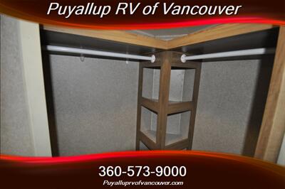2017 FOREST RIVER ROCKWOOD WINDJAMMER 3001   - Photo 24 - Vancouver, WA 98682-4901