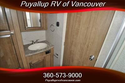 2017 FOREST RIVER ROCKWOOD WINDJAMMER 3001   - Photo 26 - Vancouver, WA 98682-4901