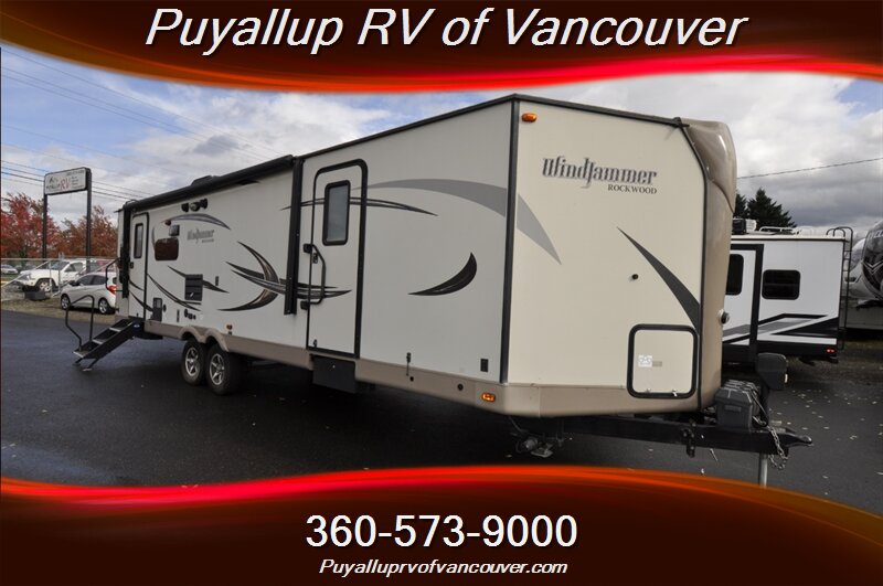 2017 FOREST RIVER ROCKWOOD WINDJAMMER 3001   - Photo 1 - Vancouver, WA 98682-4901