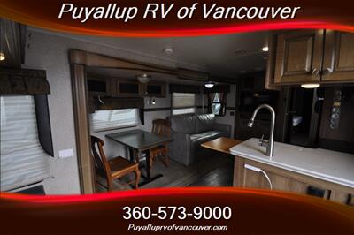 2017 FOREST RIVER ROCKWOOD WINDJAMMER 3001   - Photo 11 - Vancouver, WA 98682-4901