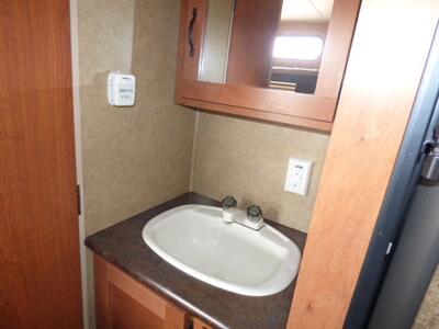 2014 Forest River Cherokee Cascade 17BH   - Photo 9 - Puyallup, WA 98373