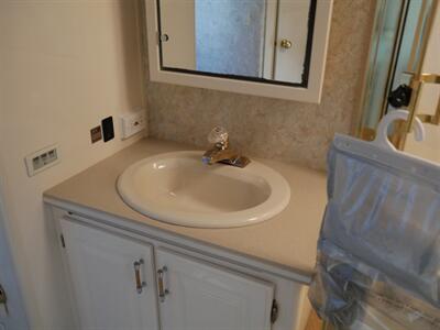 1999 Gulf Stream Tour Master 8403   - Photo 8 - Puyallup, WA 98373