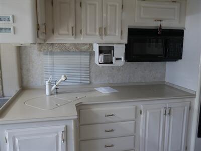 1999 Gulf Stream Tour Master 8403   - Photo 4 - Puyallup, WA 98373