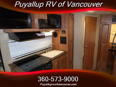 2016 FOREST RIVER RV ROCKWOOD 233S   - Photo 9 - Vancouver, WA 98682-4901