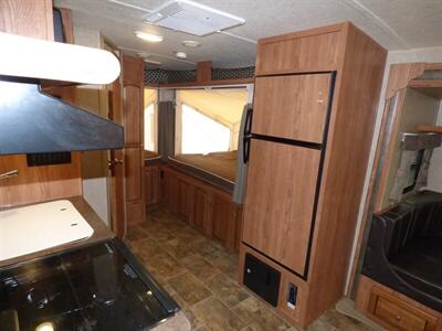 2016 FOREST RIVER RV ROCKWOOD 233S   - Photo 10 - Vancouver, WA 98682-4901