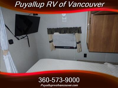 2017 KEYSTONE RV SPRINGDALE 202QBWE   - Photo 15 - Vancouver, WA 98682-4901