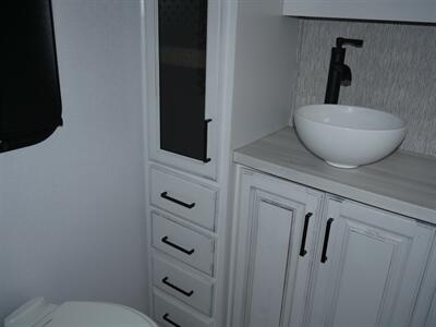 2022 Keystone Montana 3763BP   - Photo 15 - Puyallup, WA 98373