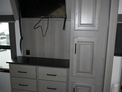 2022 Keystone Montana 3763BP   - Photo 16 - Puyallup, WA 98373