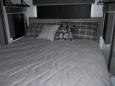 2022 Keystone Montana 3763BP   - Photo 8 - Puyallup, WA 98373