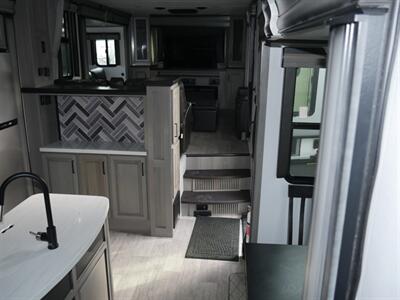 2022 Keystone Montana 3763BP   - Photo 17 - Puyallup, WA 98373