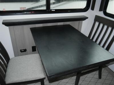 2022 Keystone Montana 3763BP   - Photo 5 - Puyallup, WA 98373