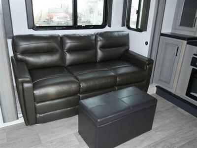 2022 Keystone Montana 3763BP   - Photo 18 - Puyallup, WA 98373