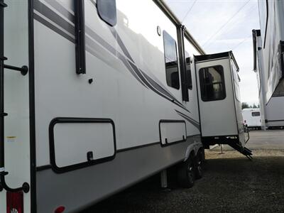 2022 Keystone Montana 3763BP   - Photo 4 - Puyallup, WA 98373