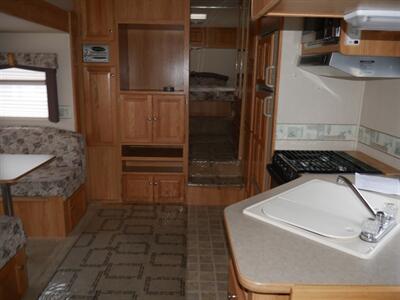 2003 R-Vision Trail Lite 527rlss   - Photo 13 - Puyallup, WA 98373