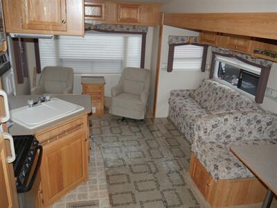 2003 R-Vision Trail Lite 527rlss   - Photo 12 - Puyallup, WA 98373