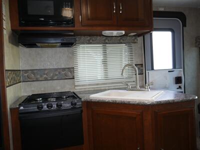 2015 Keystone Passport 2450RLWE   - Photo 5 - Puyallup, WA 98373