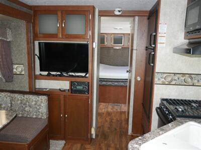 2015 Keystone Passport 2450RLWE   - Photo 12 - Puyallup, WA 98373
