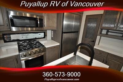 2023 GRAND DESIGN SOLITUDE ST391DL LOFT TWO BEDROOM   - Photo 13 - Vancouver, WA 98682-4901