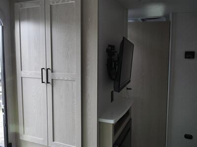 2023 Forest River Rockwood Mini Lite 2516S   - Photo 10 - Puyallup, WA 98373