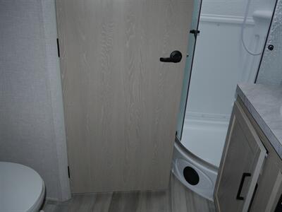 2023 Forest River Rockwood Mini Lite 2516S   - Photo 5 - Puyallup, WA 98373