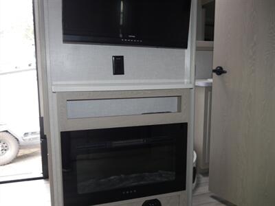 2023 Forest River Rockwood Mini Lite 2516S   - Photo 9 - Puyallup, WA 98373