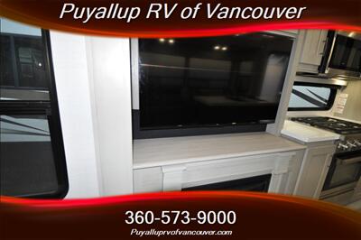 2024 GRAND DESIGN RV INFLUENCE 2903RL   - Photo 16 - Vancouver, WA 98682-4901