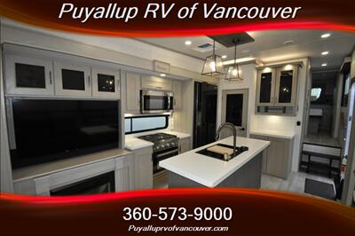 2024 GRAND DESIGN RV INFLUENCE 2903RL   - Photo 15 - Vancouver, WA 98682-4901