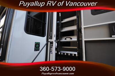 2024 GRAND DESIGN RV INFLUENCE 2903RL   - Photo 8 - Vancouver, WA 98682-4901