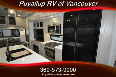 2024 GRAND DESIGN RV INFLUENCE 2903RL   - Photo 18 - Vancouver, WA 98682-4901