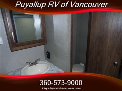 2017 KEYSTONE RV COUGAR 246RLSWE   - Photo 15 - Vancouver, WA 98682-4901