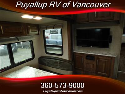2017 KEYSTONE RV COUGAR 246RLSWE   - Photo 9 - Vancouver, WA 98682-4901