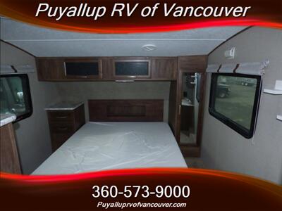 2017 KEYSTONE RV COUGAR 246RLSWE   - Photo 13 - Vancouver, WA 98682-4901