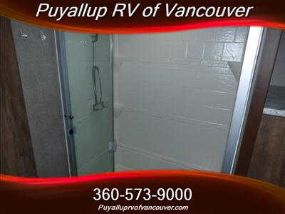 2017 KEYSTONE RV COUGAR 246RLSWE   - Photo 17 - Vancouver, WA 98682-4901