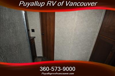 2014 FOREST RIVER TRACER LUXURY ED. ULTRA LITE 2640RLS   - Photo 21 - Vancouver, WA 98682-4901