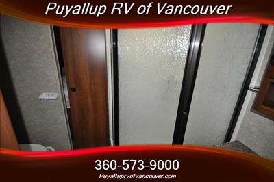 2014 FOREST RIVER TRACER LUXURY ED. ULTRA LITE 2640RLS   - Photo 20 - Vancouver, WA 98682-4901