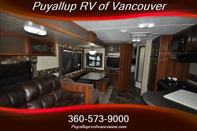2014 FOREST RIVER TRACER LUXURY ED. ULTRA LITE 2640RLS   - Photo 10 - Vancouver, WA 98682-4901