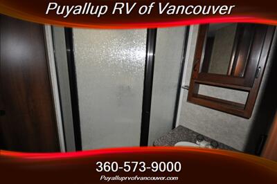 2014 FOREST RIVER TRACER LUXURY ED. ULTRA LITE 2640RLS   - Photo 19 - Vancouver, WA 98682-4901