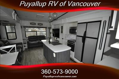 2022 KEYSTONE RV ASTORIA PLATINUM 3173R2P   - Photo 22 - Vancouver, WA 98682-4901