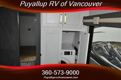 2022 KEYSTONE RV ASTORIA PLATINUM 3173R2P   - Photo 19 - Vancouver, WA 98682-4901